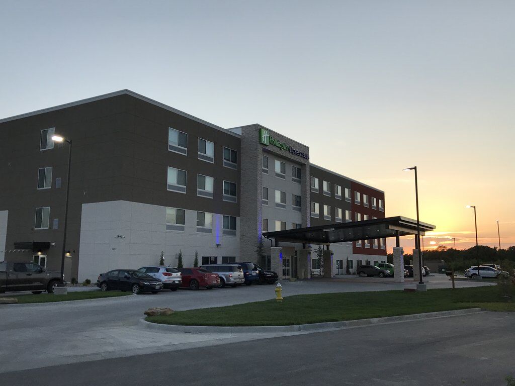 Holiday Inn Express & Suites - Kansas City - Lee'S Summit By Ihg Luaran gambar