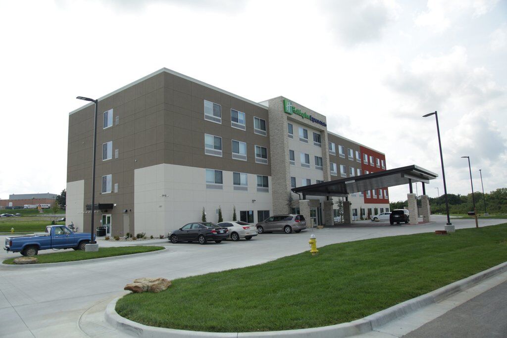 Holiday Inn Express & Suites - Kansas City - Lee'S Summit By Ihg Luaran gambar